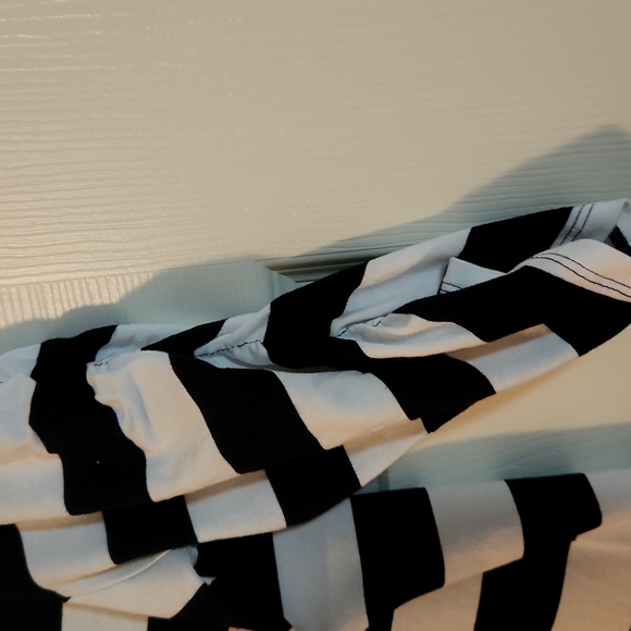 White House Black Market metal detail tee - Picture 4 of 5